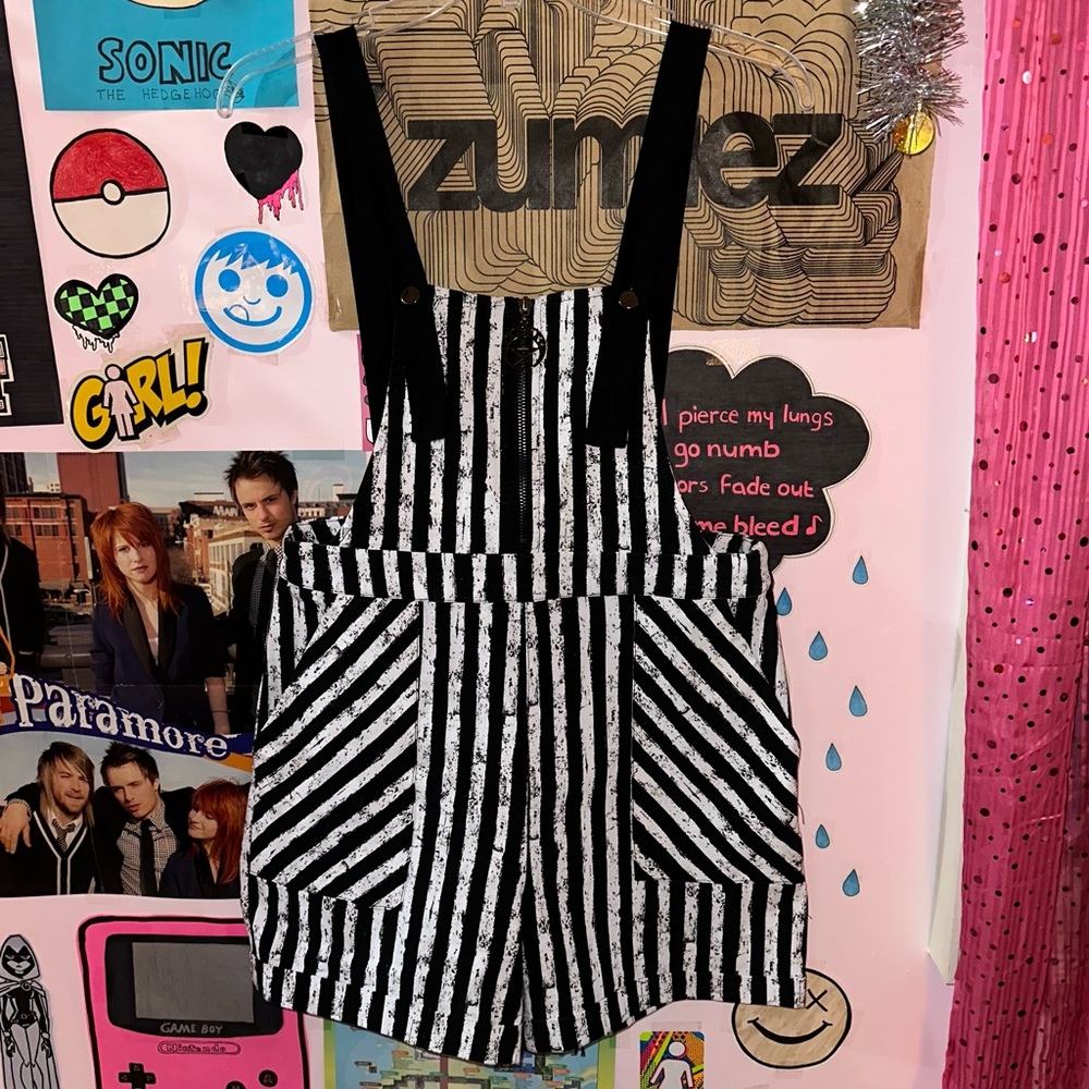 ***SOLD on Depop 🖤